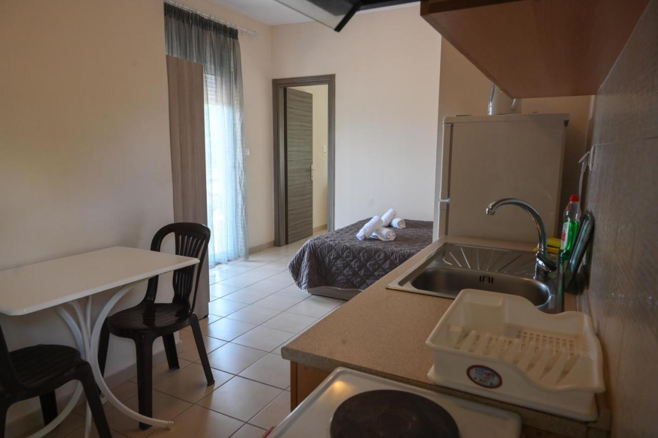 Priona Rooms Paralía Skotínis Kültér fotó
