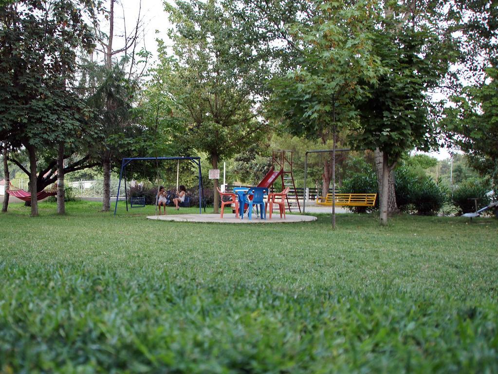 Priona Rooms Paralía Skotínis Kültér fotó