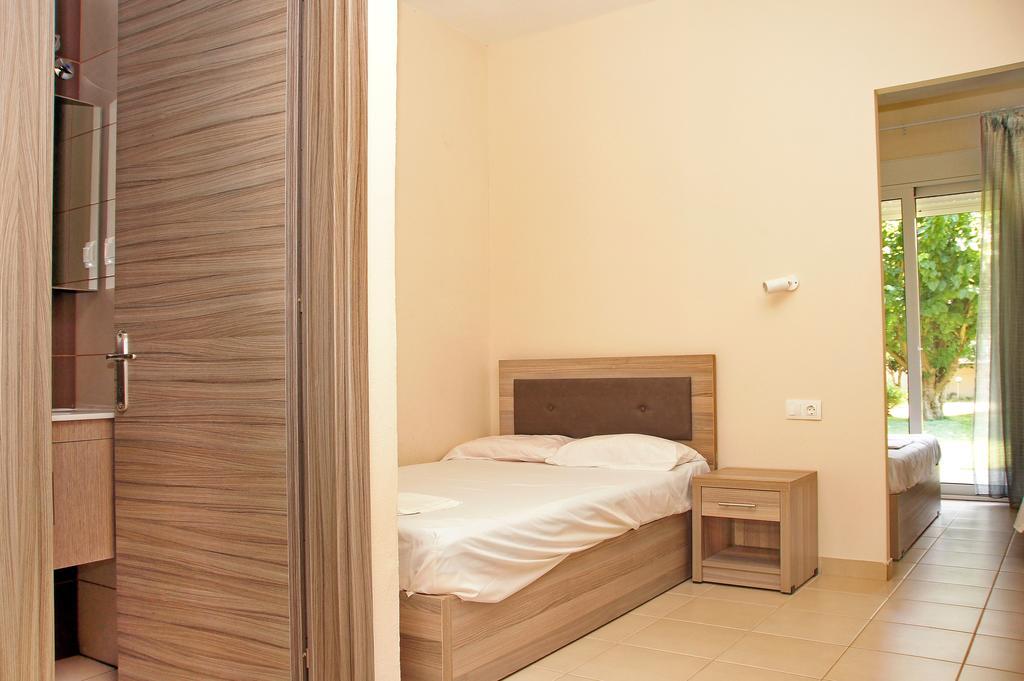 Priona Rooms Paralía Skotínis Kültér fotó