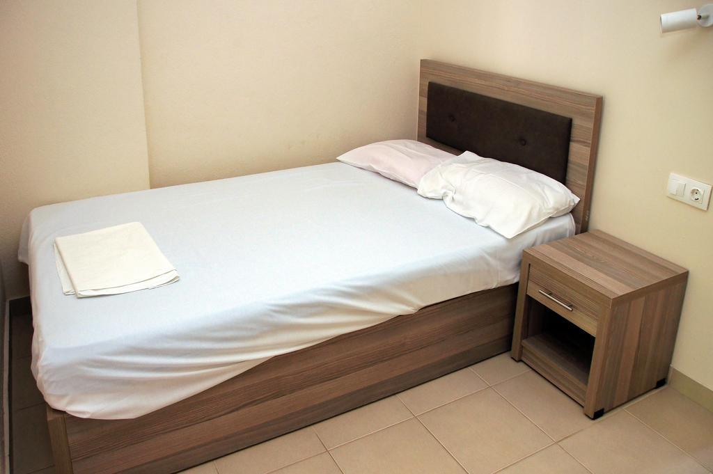Priona Rooms Paralía Skotínis Kültér fotó