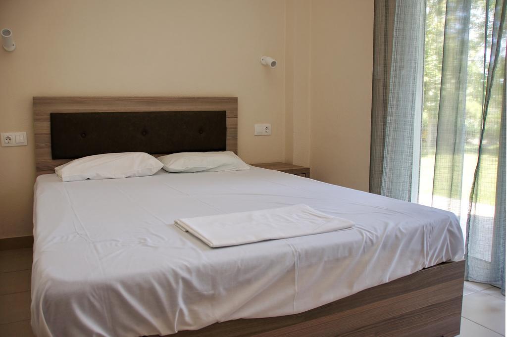 Priona Rooms Paralía Skotínis Kültér fotó